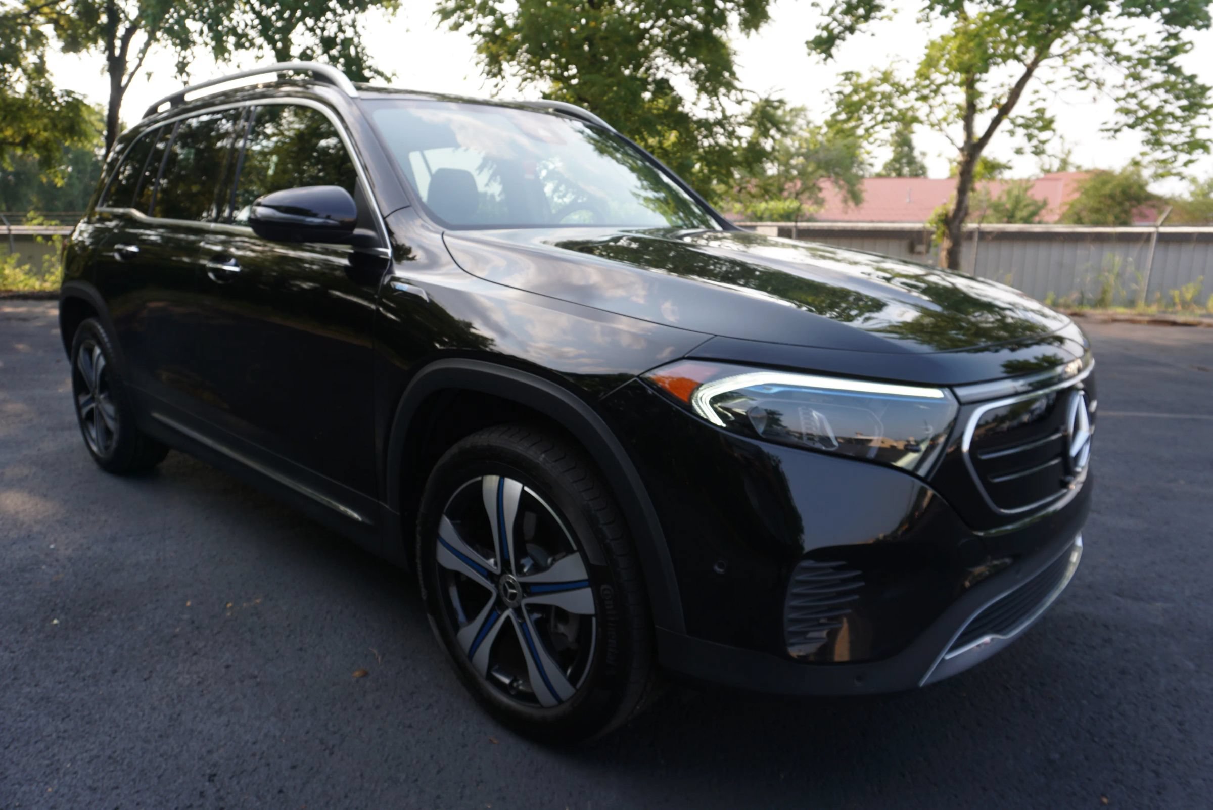 Used 2022 Mercedes-Benz EQB 350 4MATIC w/ Pinnacle Package image 5