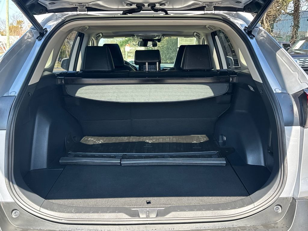 Used 2019 Toyota RAV4 XLE Premium w/ Cold Weather Package image 6