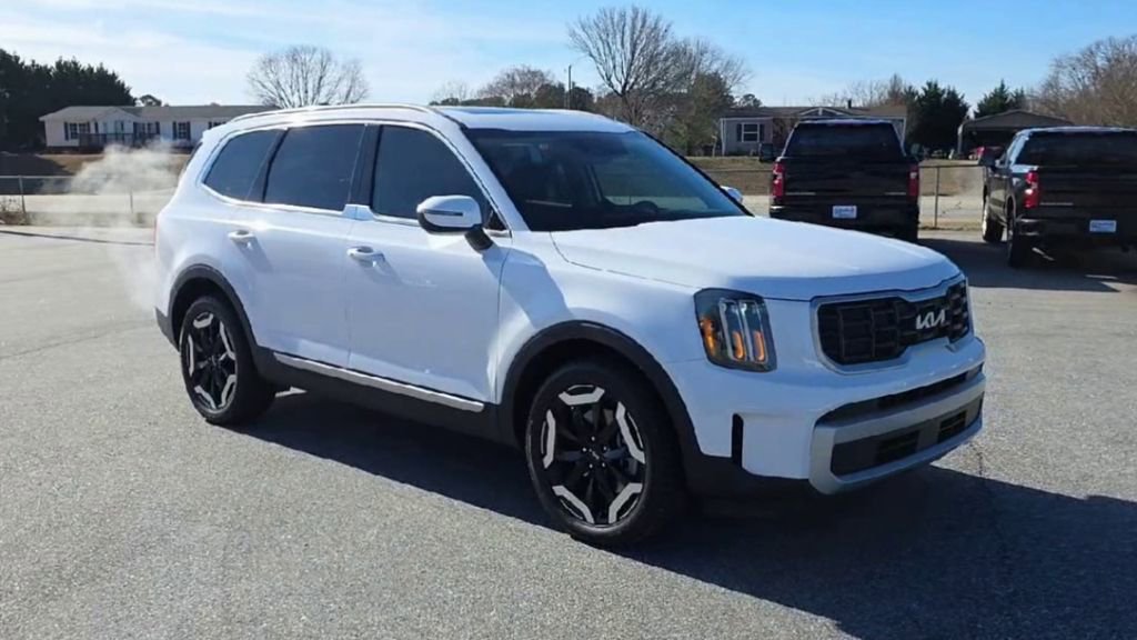 Used 2024 Kia Telluride S w/ S Sunroof Package image 2