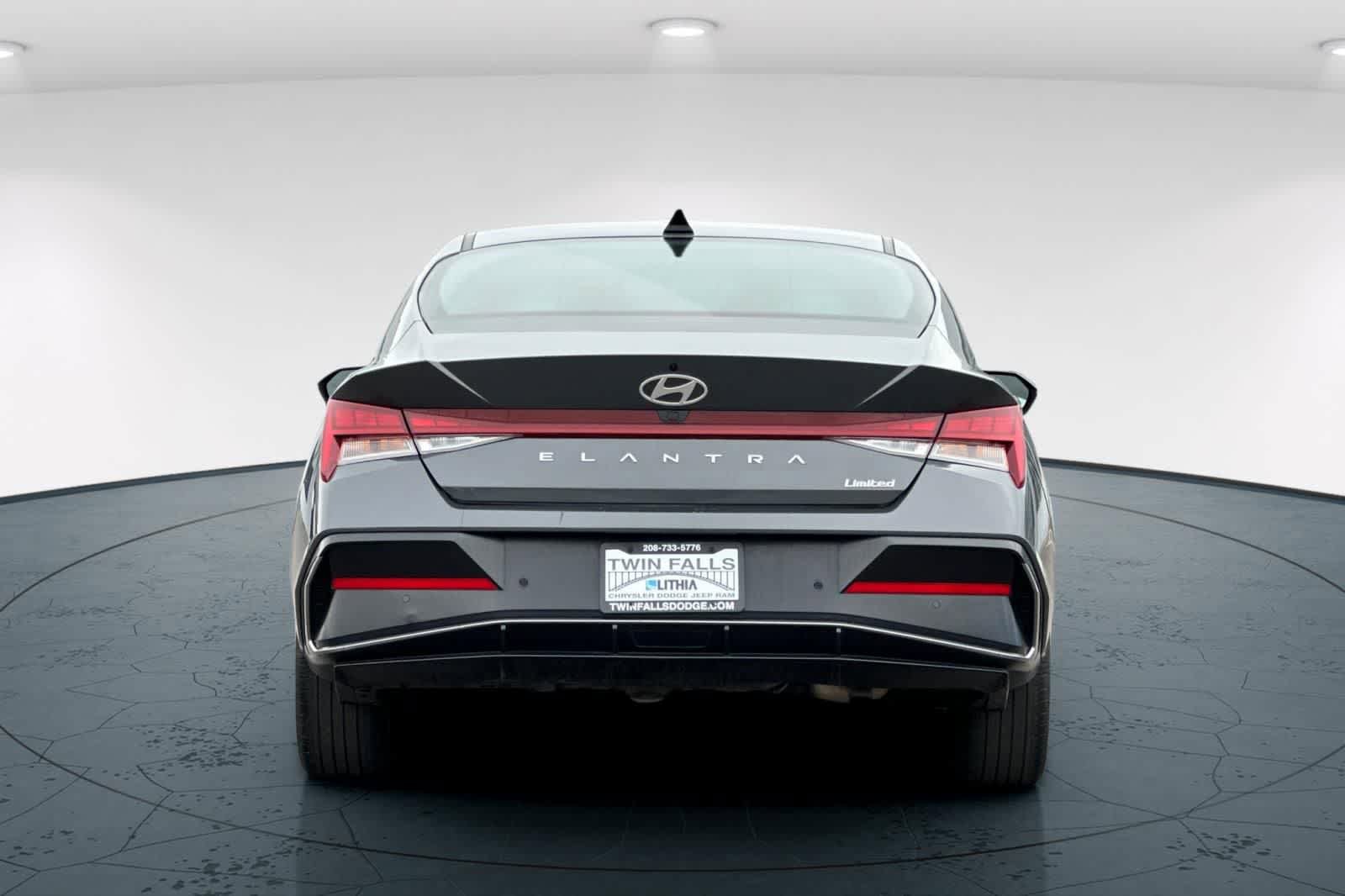 Used 2024 Hyundai Elantra Limited FWD image 7