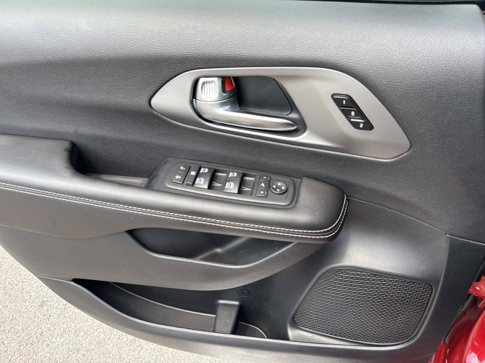 New 2027 Chrysler Pacifica Limited FWD image 13