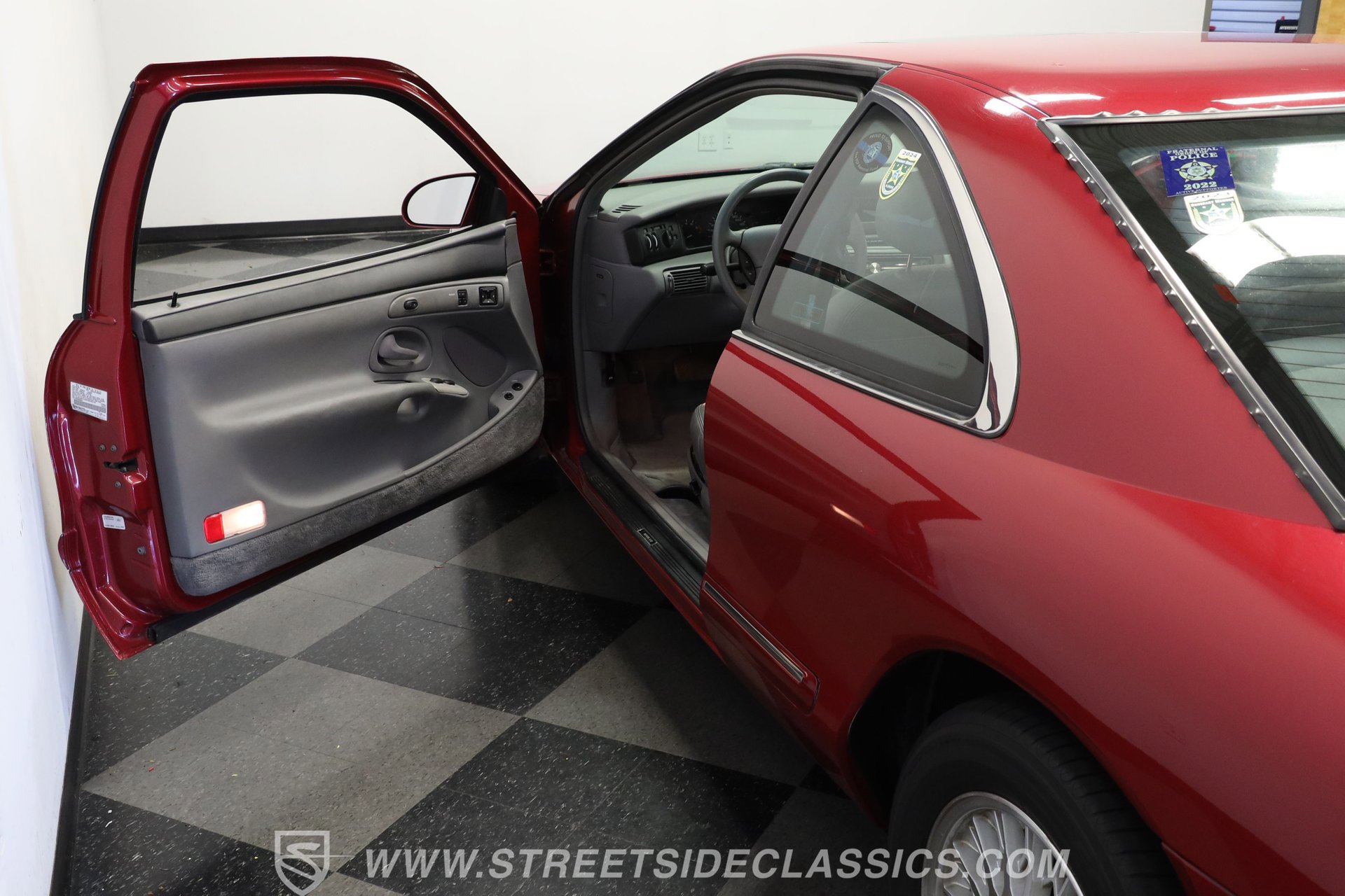 Used 1993 Lincoln Mark VIII image 32