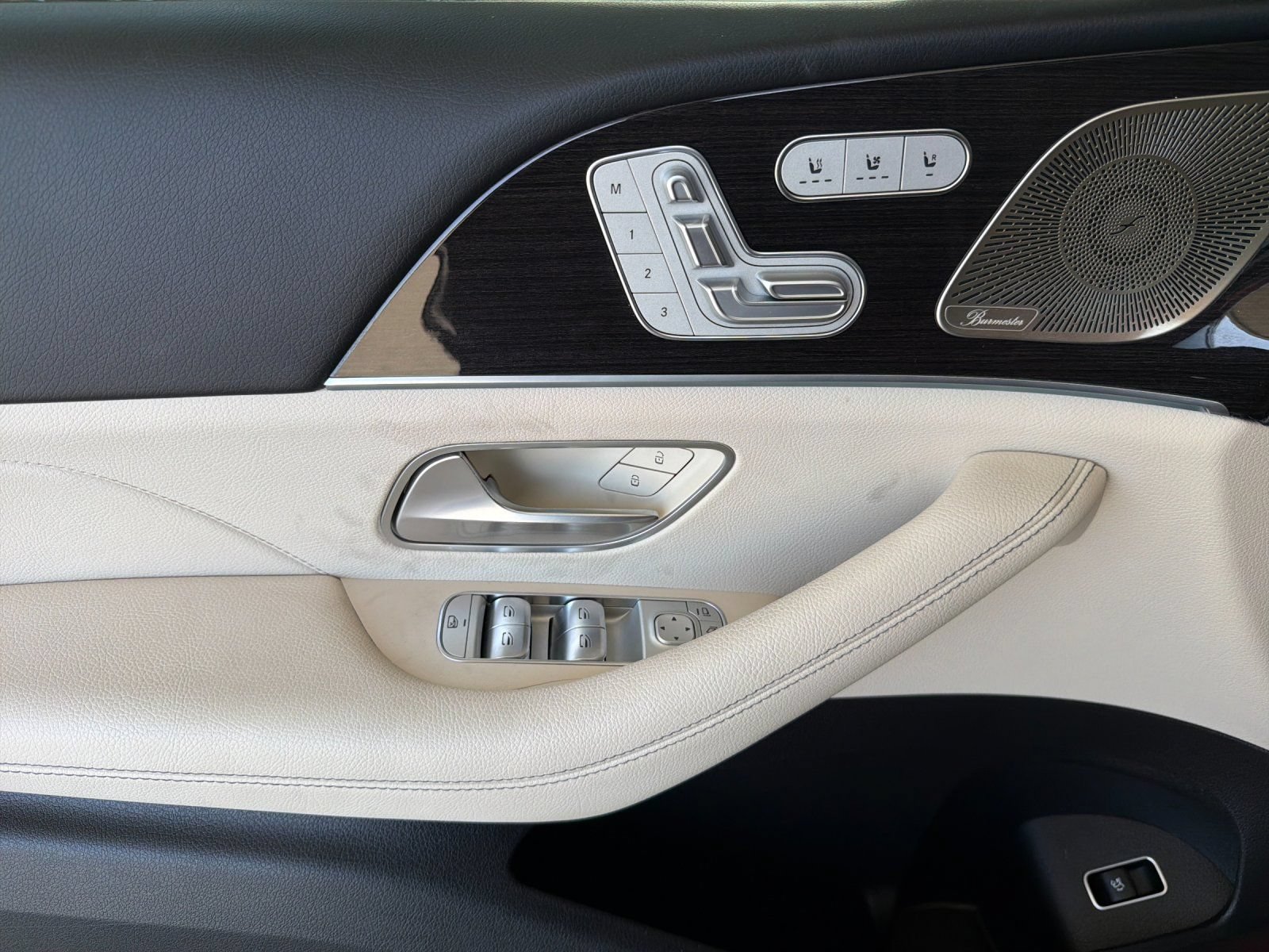 Used 2022 Mercedes-Benz GLS 450 4MATIC image 11