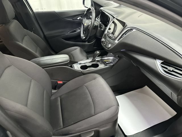 Used 2017 Chevrolet Malibu LT FWD image 18