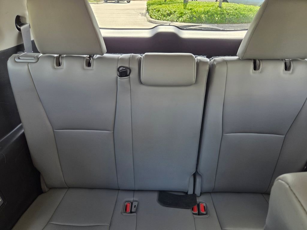 Used 2022 Toyota Highlander XLE image 29