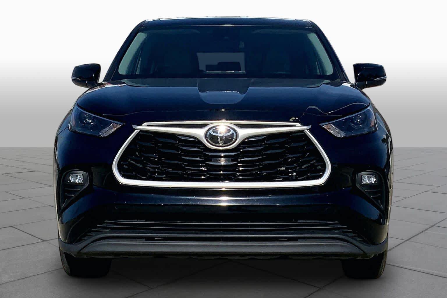 Used 2023 Toyota Highlander LE AWD/4WD image 6
