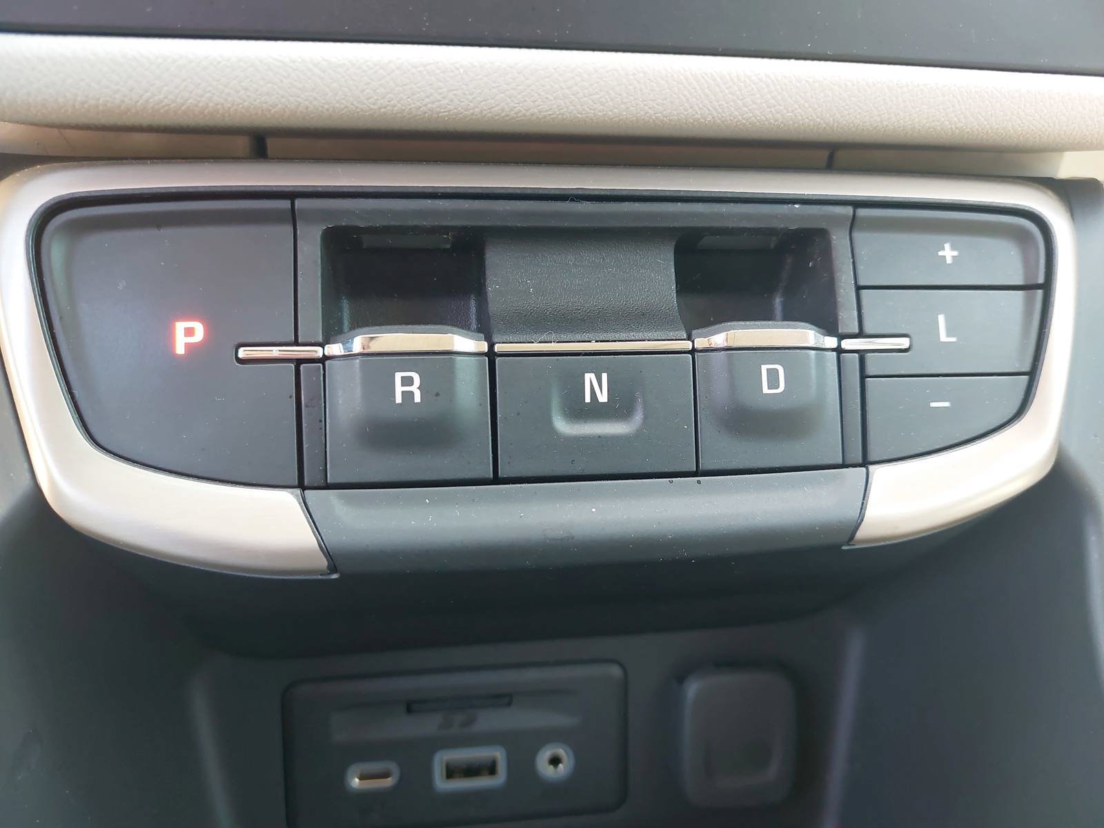 Used 2024 GMC Terrain Denali w/ Denali Premium Package AWD/4WD image 23