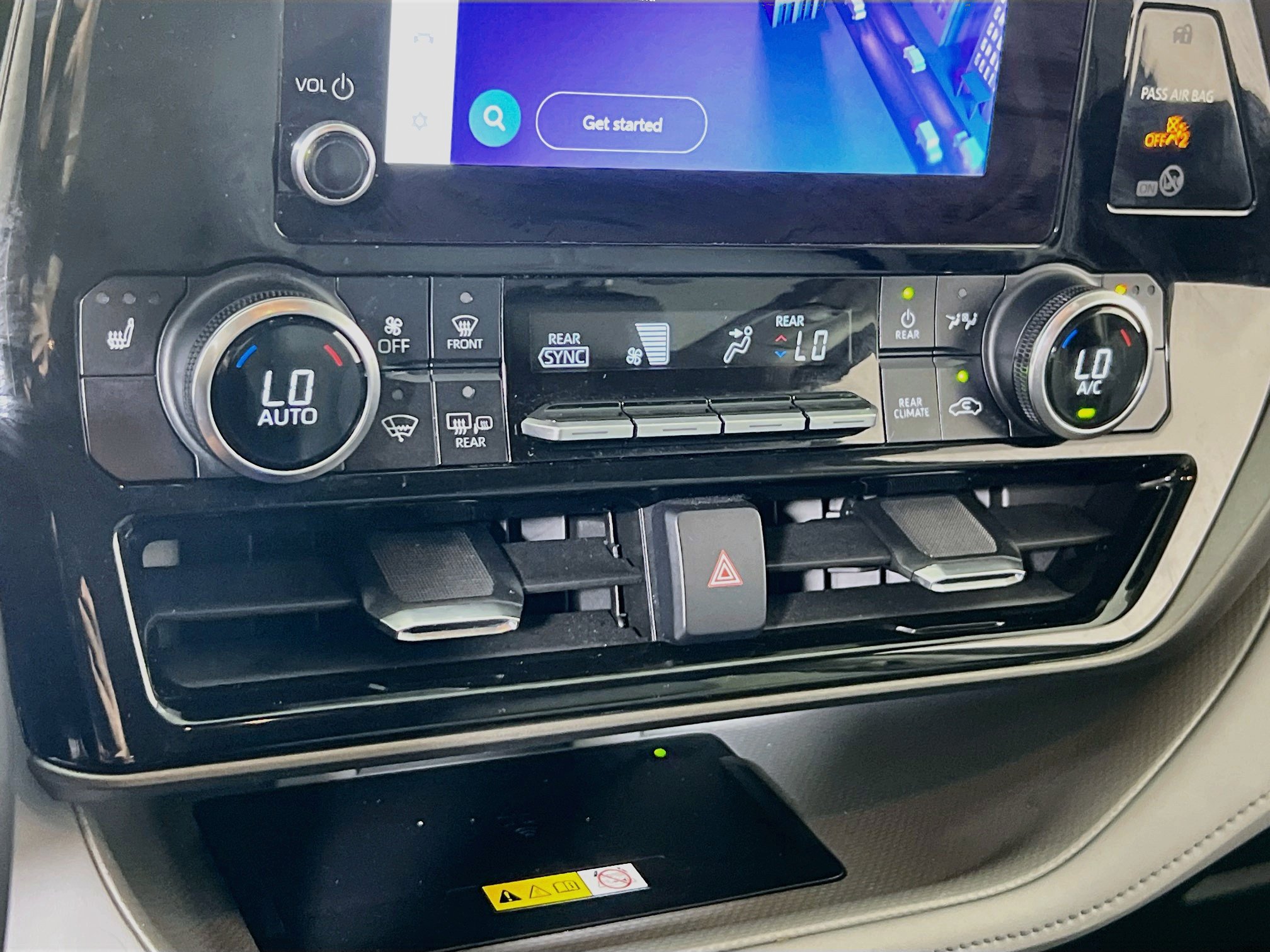 Used 2023 Toyota Highlander XLE AWD/4WD image 16