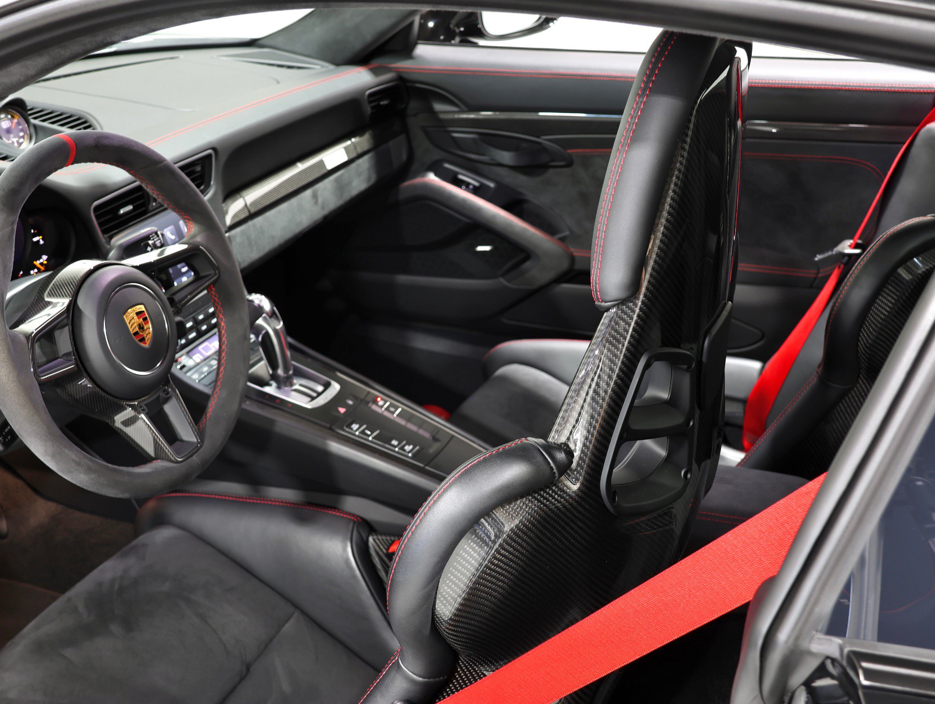 Used 2018 Porsche 911 GT2 RS RWD image 39