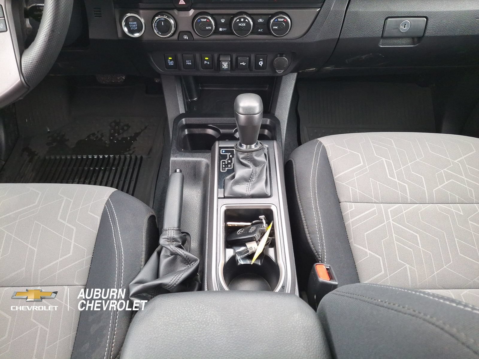 Used 2023 Toyota Tacoma TRD Off-Road w/ Technology Package AWD/4WD image 12