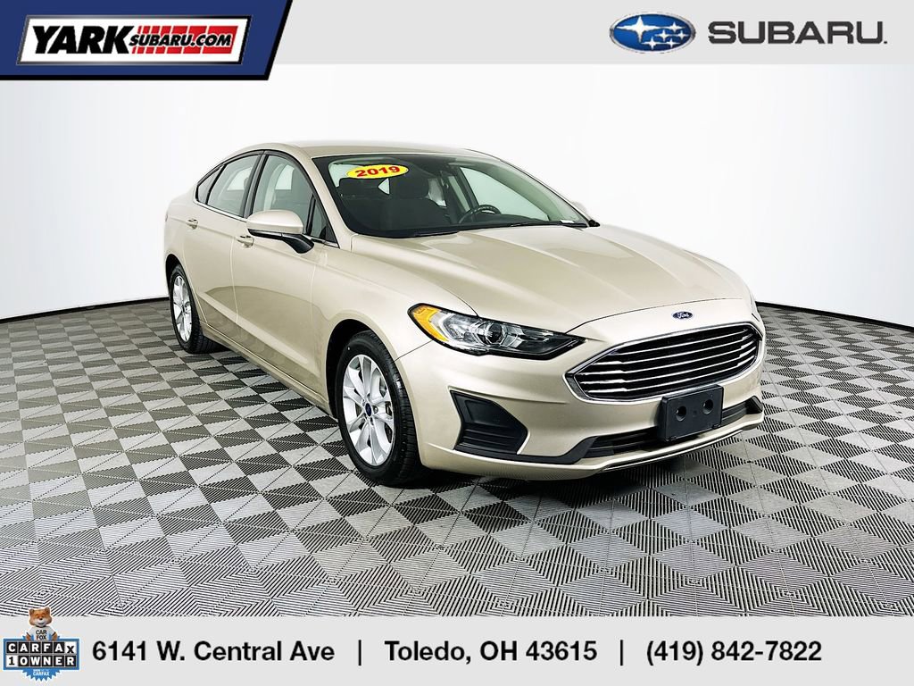 Used 2019 Ford Fusion SE image 1