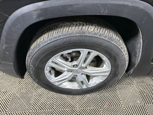 Used 2023 GMC Terrain SLE w/ Driver Convenience Package image 10