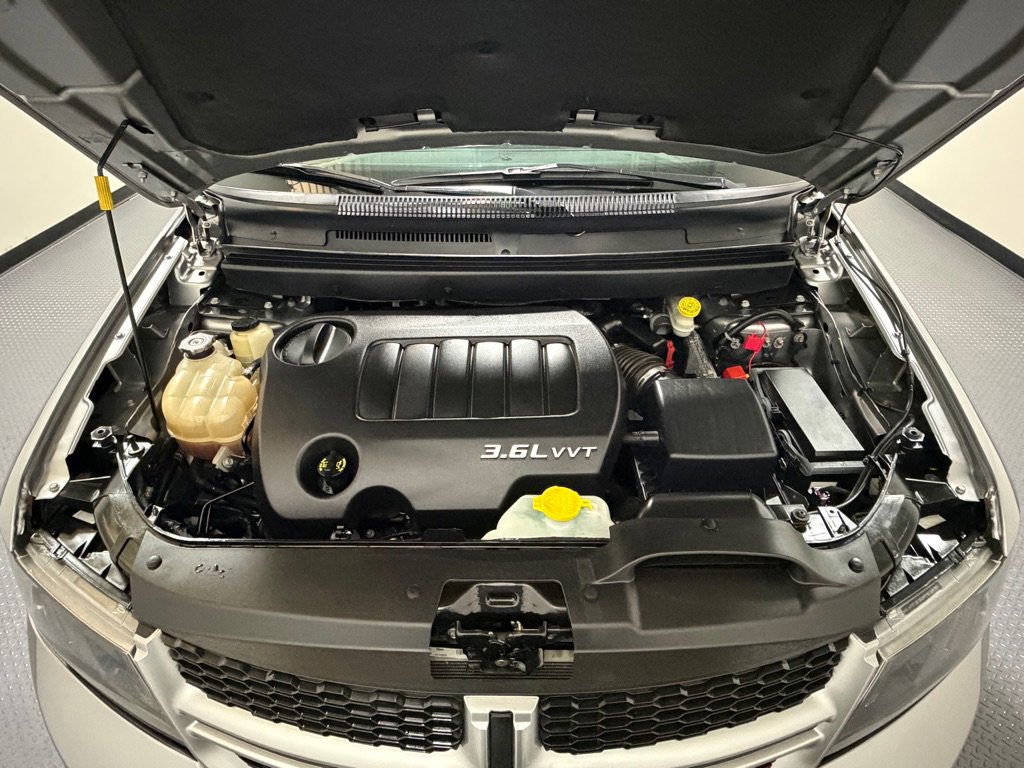 Used 2015 Dodge Journey R/T w/ Flexible Seating Group image 18