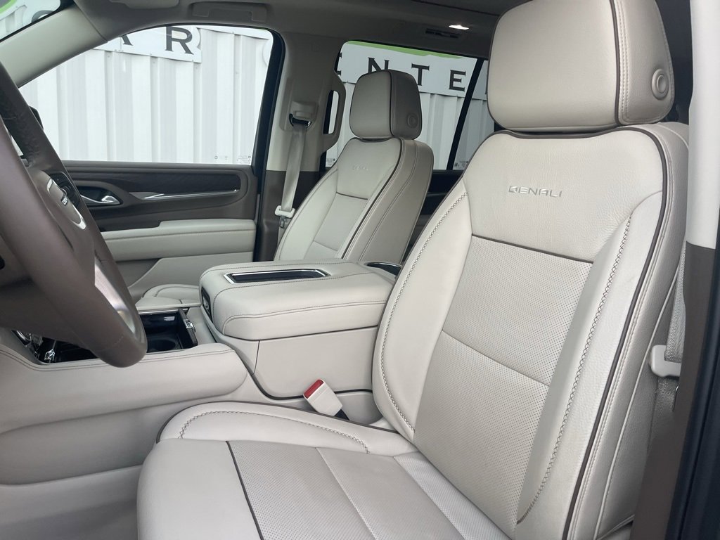 Used 2023 GMC Yukon Denali image 17
