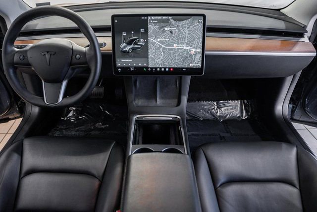 Used 2023 Tesla Model 3 Standard Range image 16