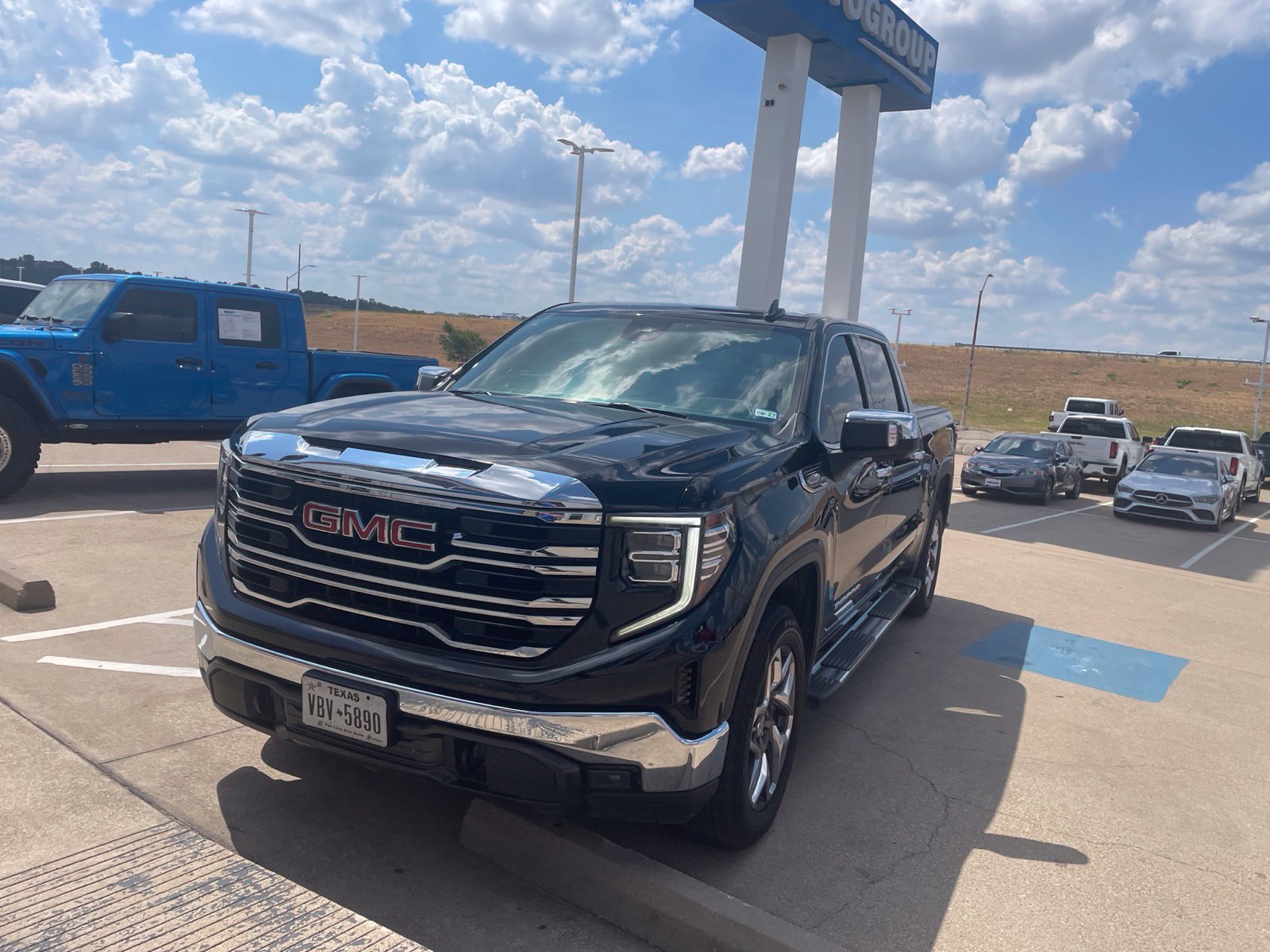 Used 2023 GMC Sierra 1500 SLT w/ SLT Premium Package AWD/4WD image 19