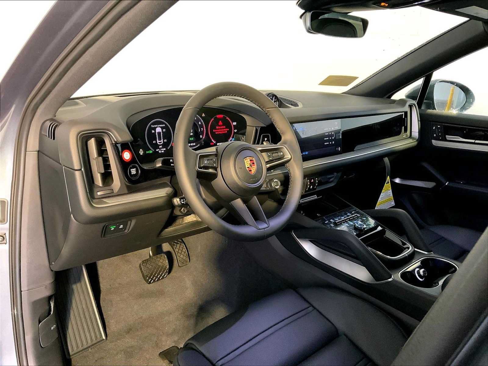 New 2026 Porsche Cayenne E-Hybrid Coupe AWD/4WD image 4