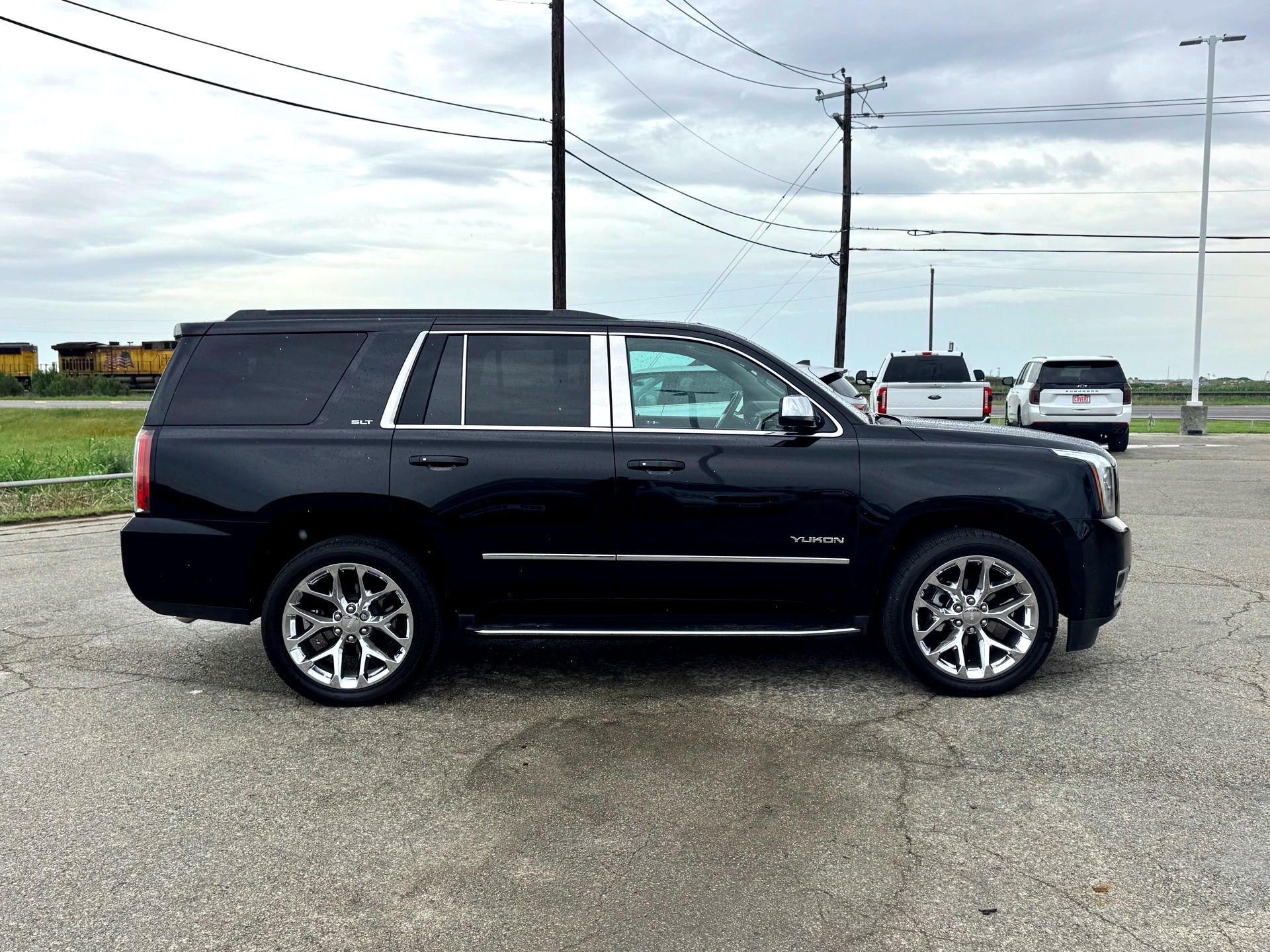 Used 2017 GMC Yukon SLT w/ Open Road Package image 5