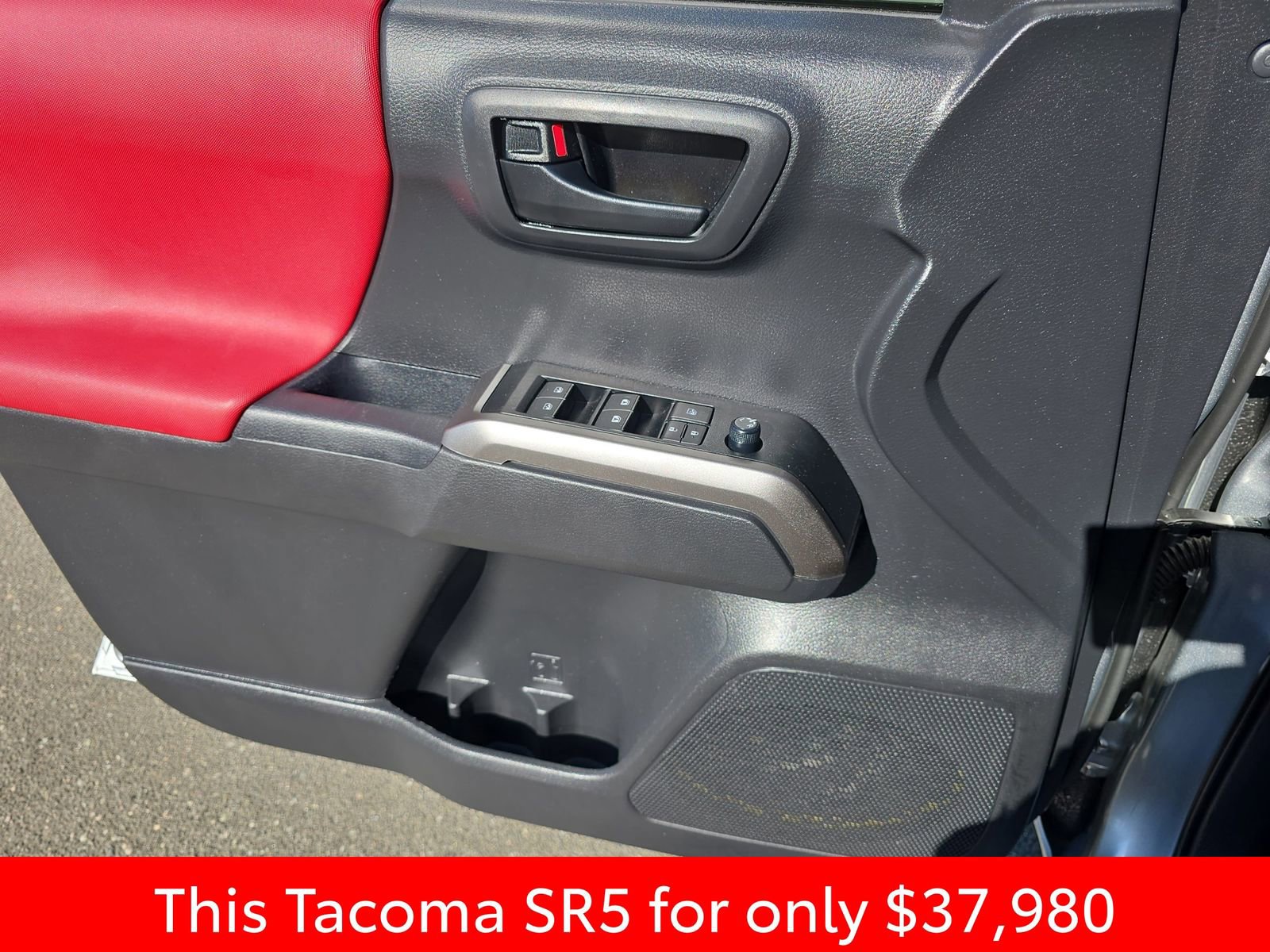 Used 2023 Toyota Tacoma SR5 w/ Technology Package AWD/4WD image 33