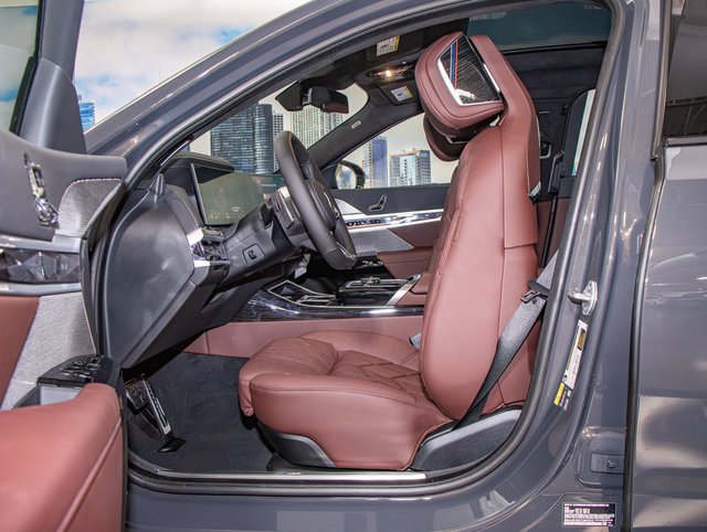 Used 2026 BMW 750e xDrive AWD/4WD image 20