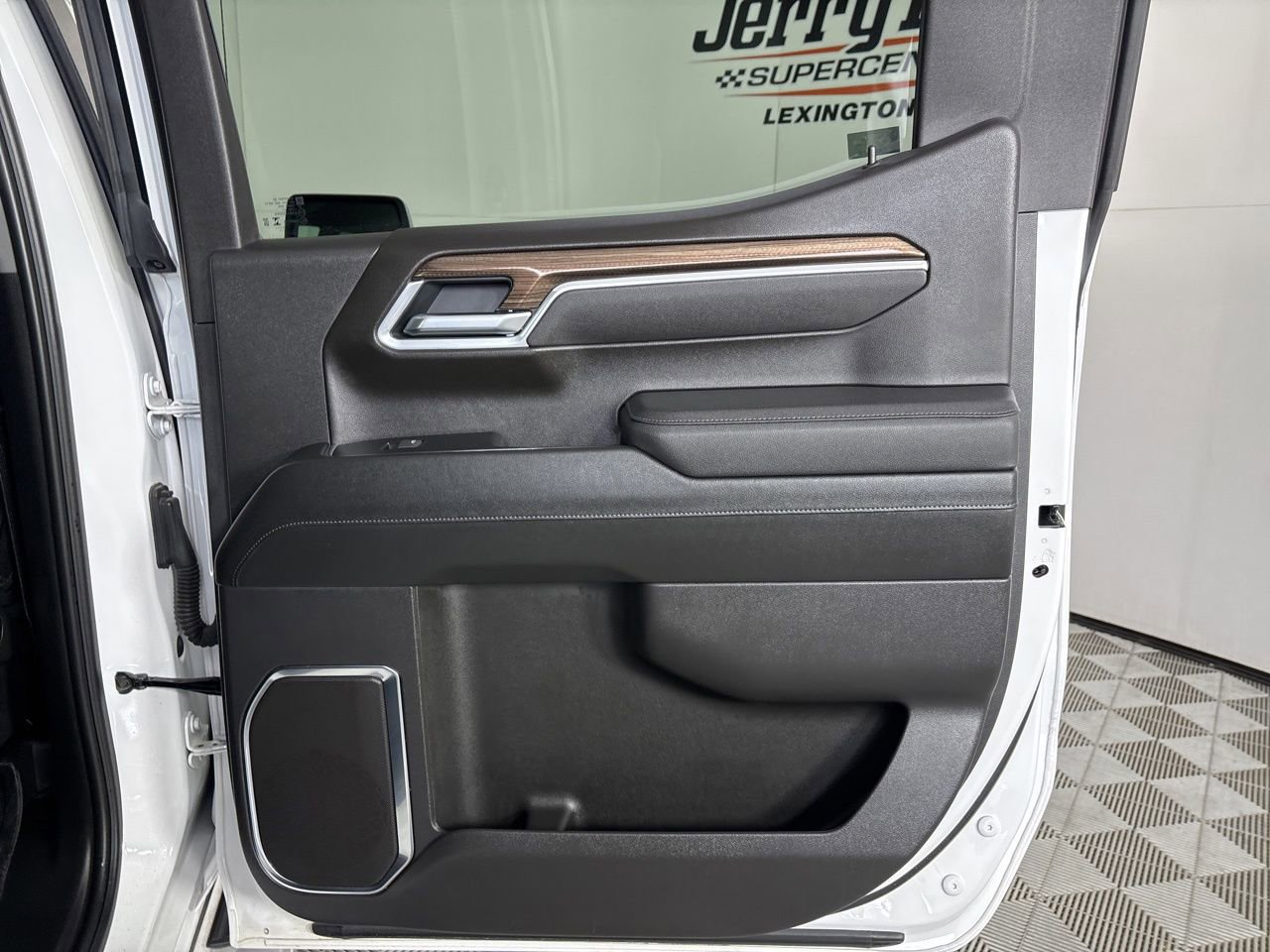 Used 2025 Chevrolet Silverado 1500 LT image 24