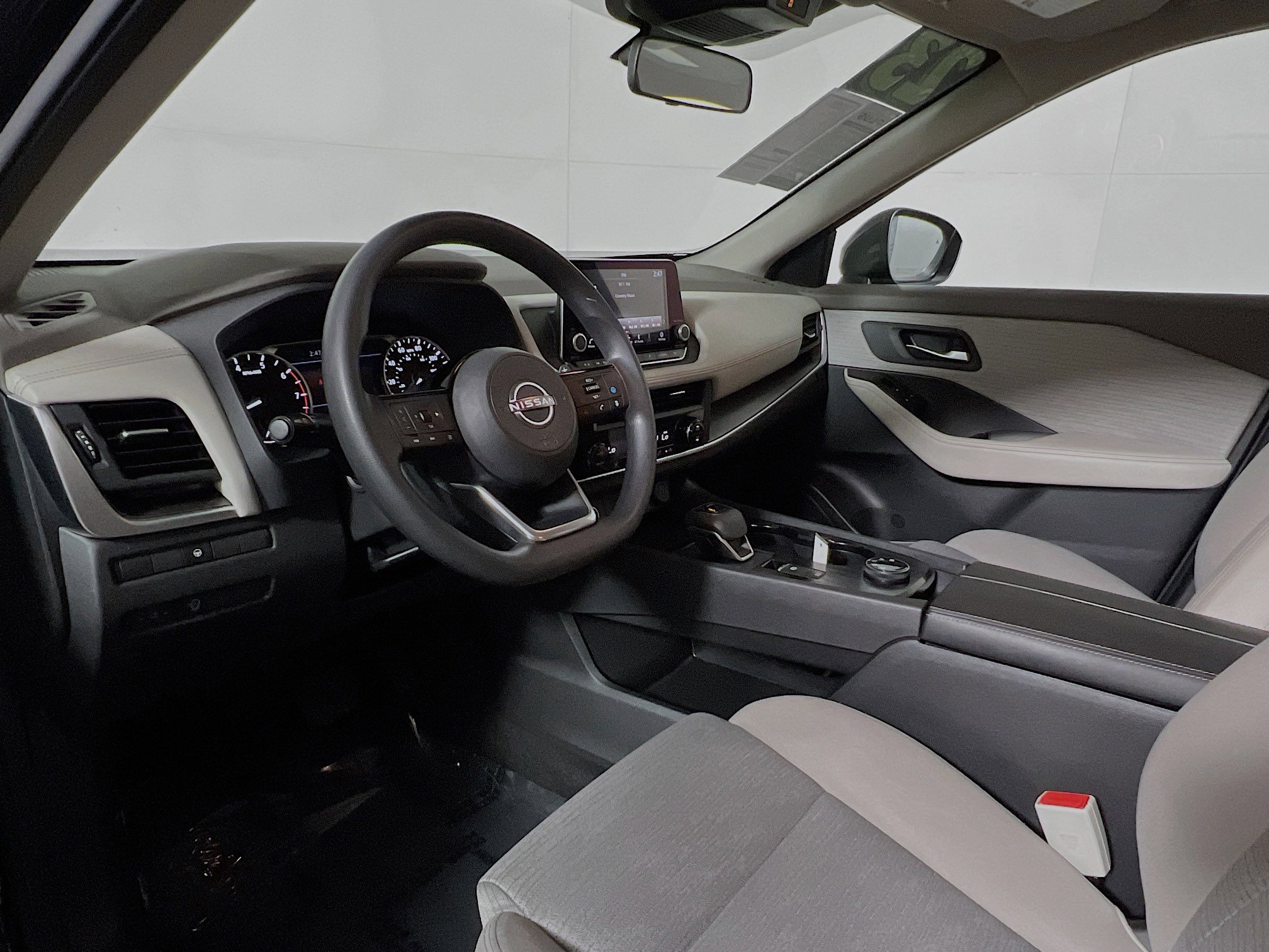 Used 2023 Nissan Rogue SV image 30