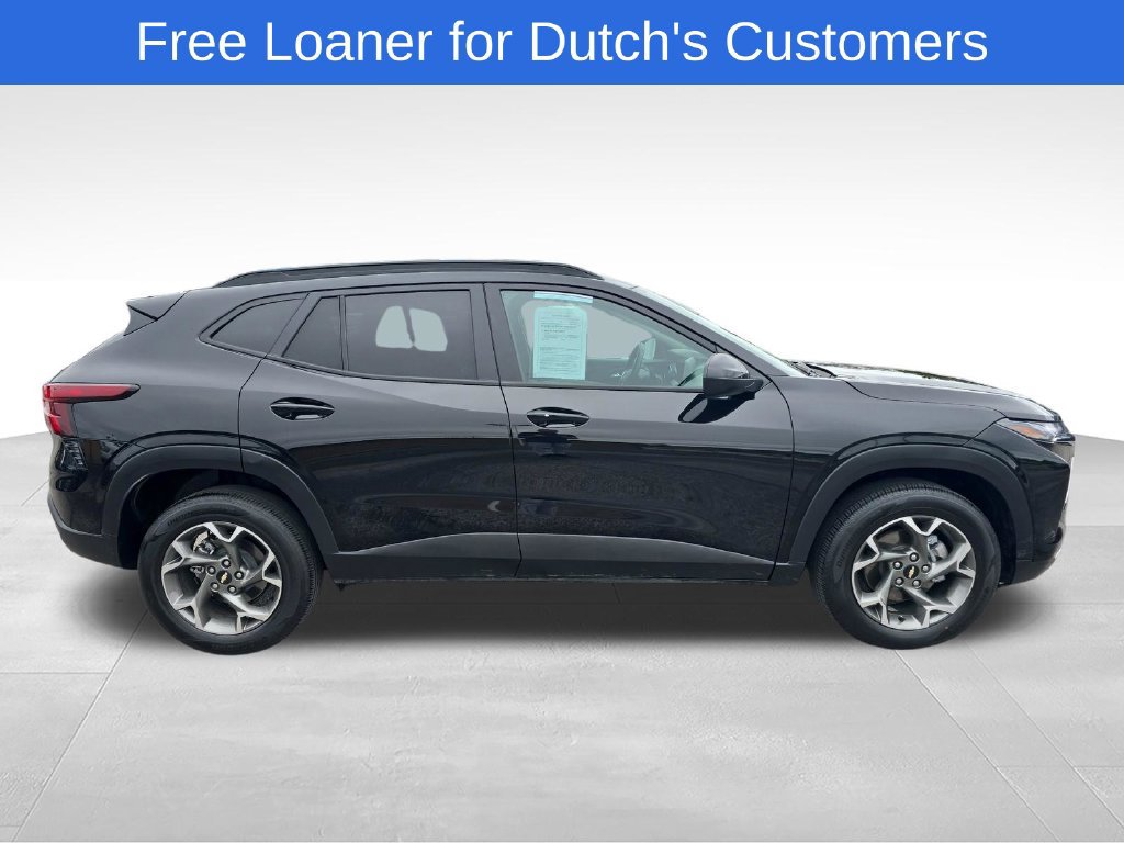 Used 2025 Chevrolet Trax LT w/ LT Convenience Package FWD image 7