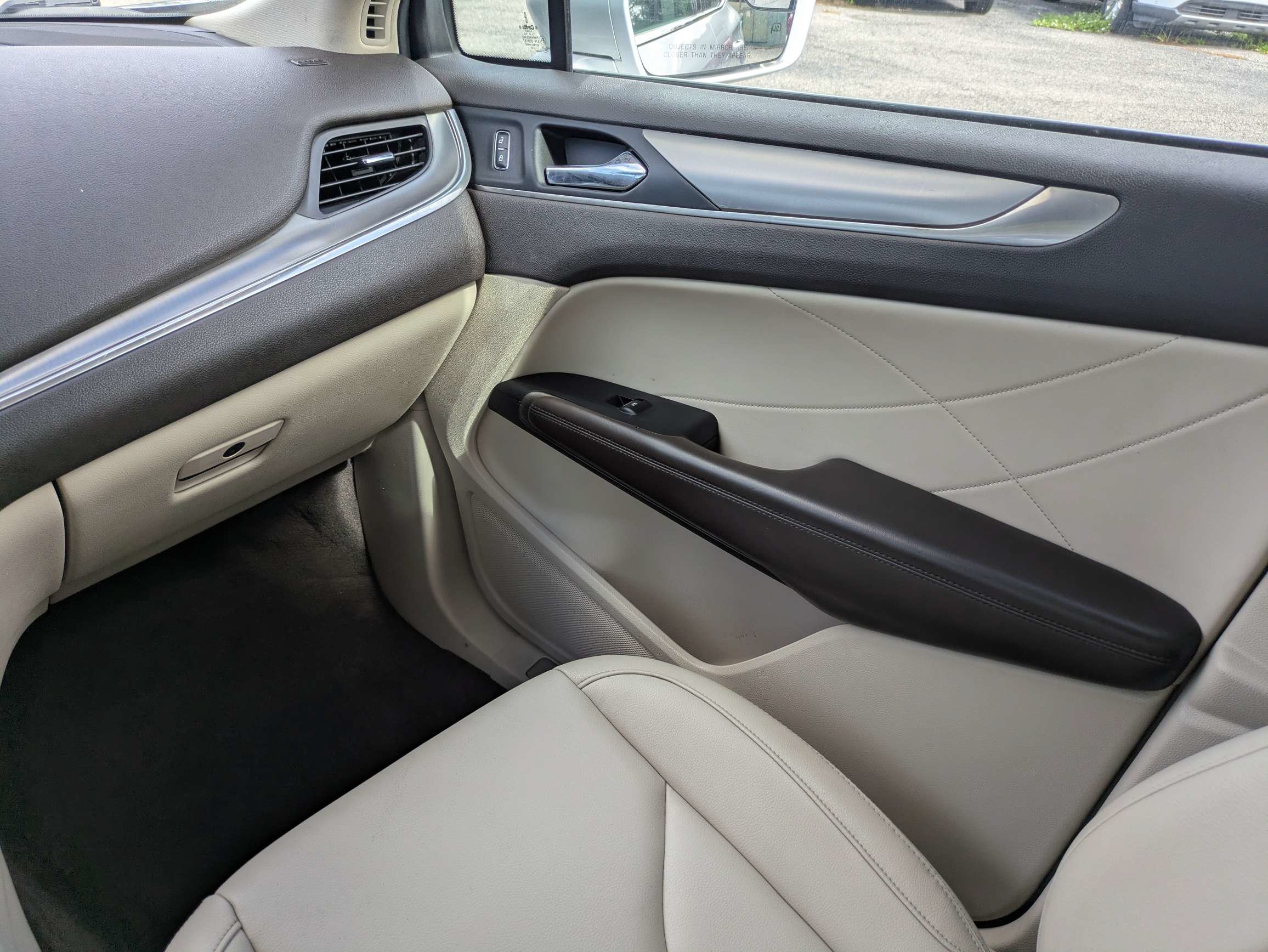 Used 2017 Lincoln MKC Premiere FWD image 17