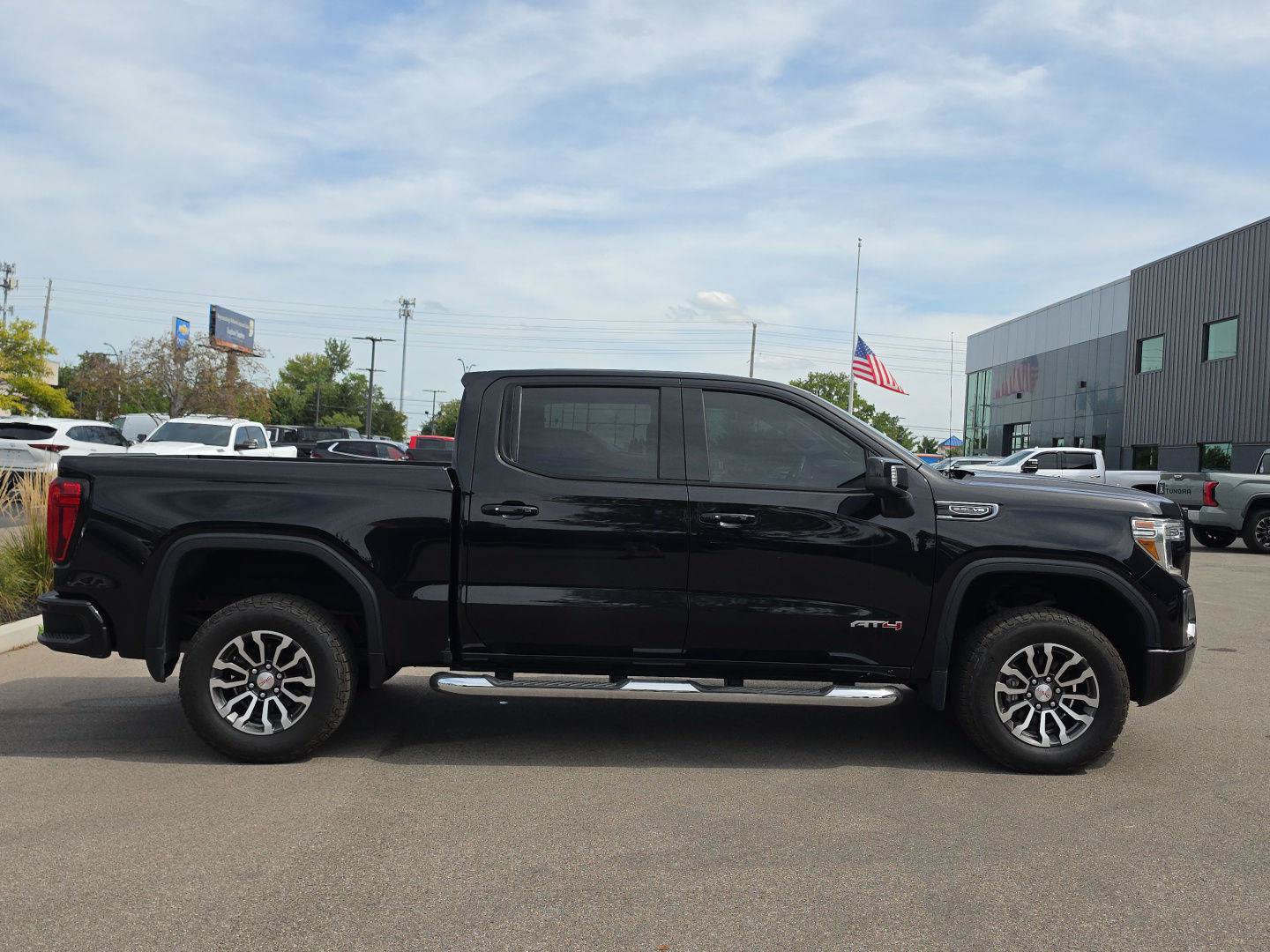 Used 2021 GMC Sierra 1500 AT4 AWD/4WD image 2
