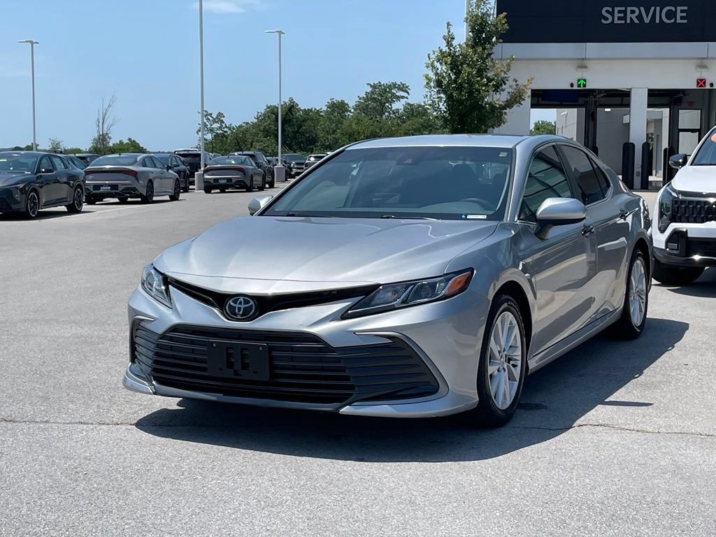 Used 2022 Toyota Camry LE FWD image 3