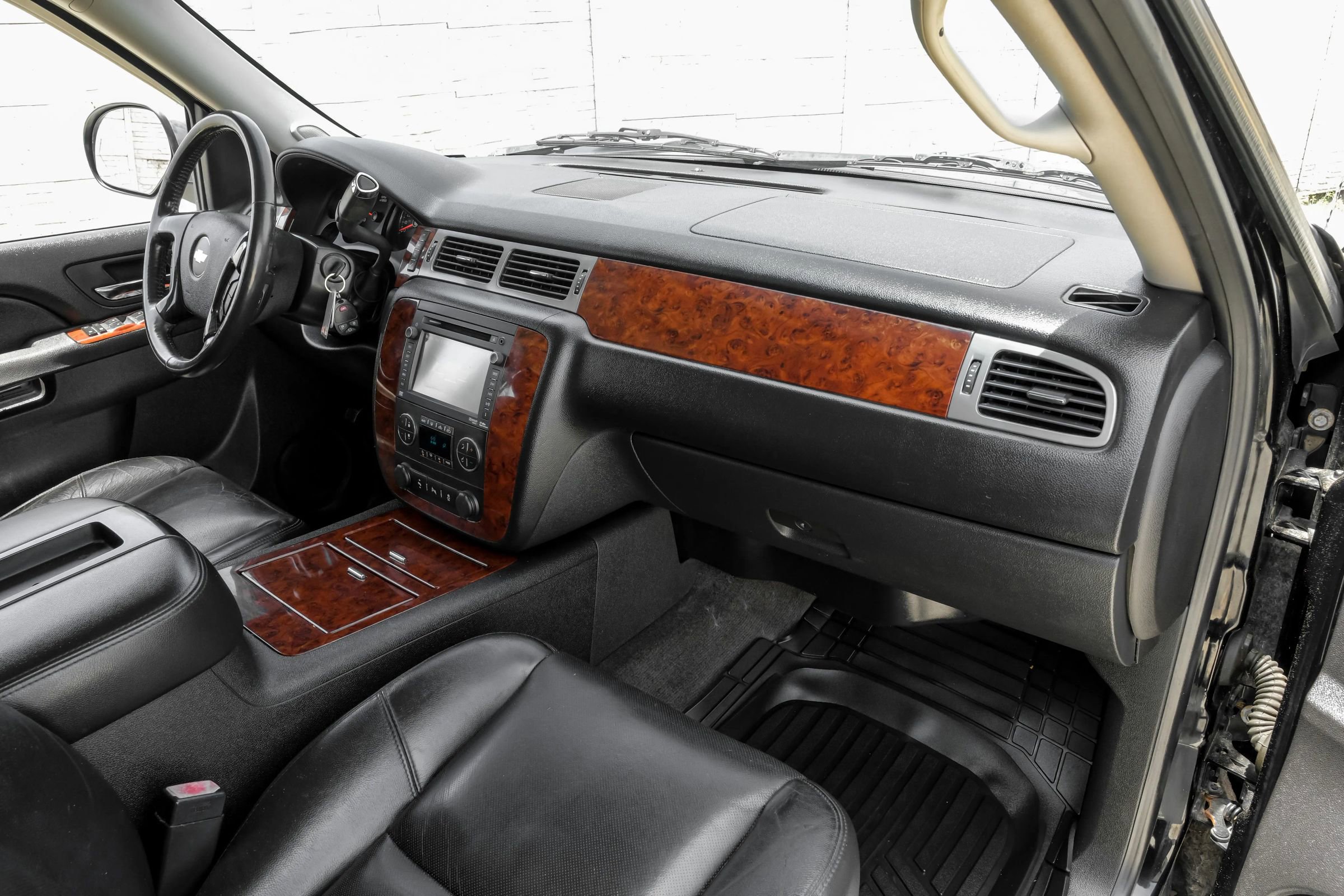 Used 2012 Chevrolet Avalanche LTZ RWD image 13