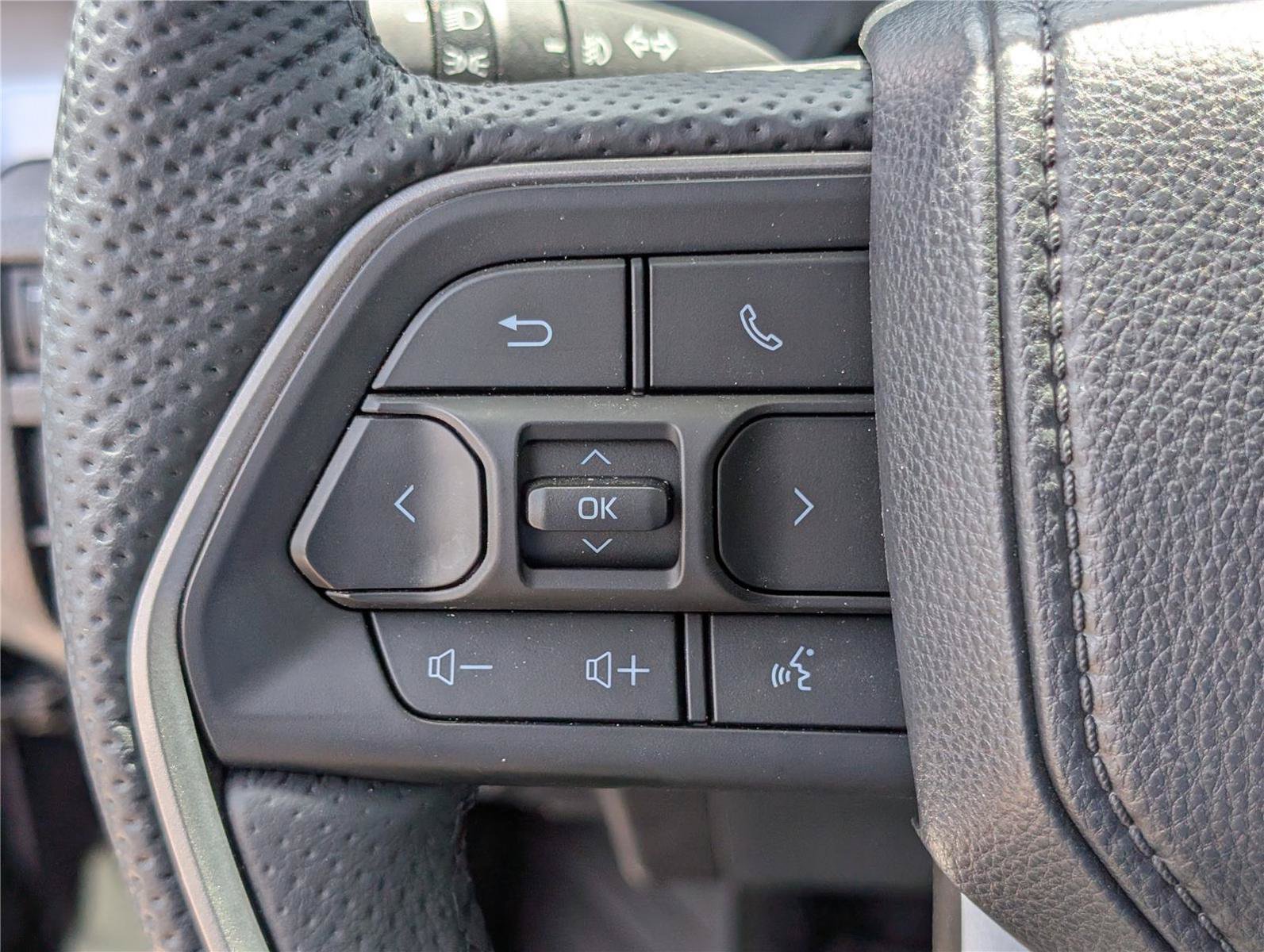 Used 2025 Toyota Tacoma TRD Sport w/ TRD Sport Upgrade Package AWD/4WD image 22
