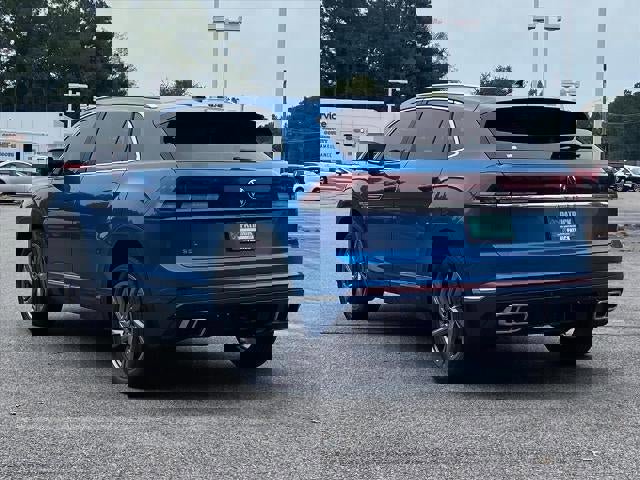 Used 2024 Volkswagen Atlas Cross Sport SEL R-Line image 5