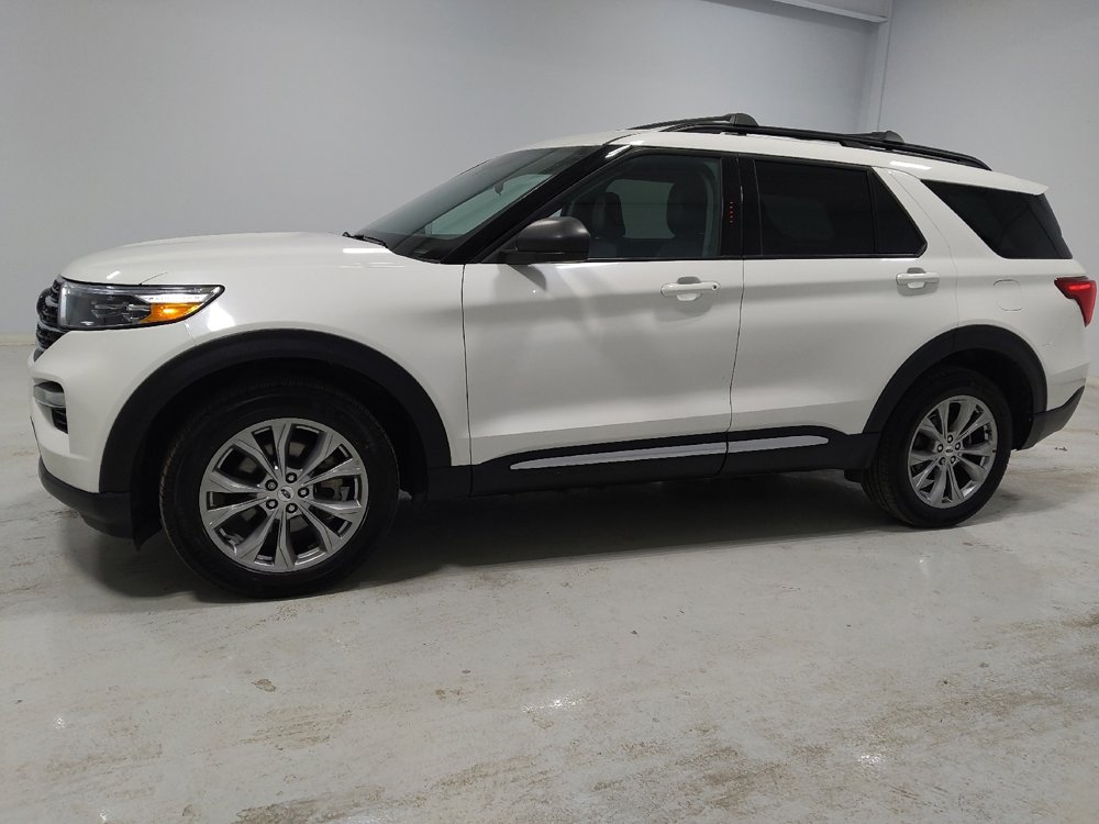 Used 2022 Ford Explorer XLT w/ Equipment Group 202A image 2