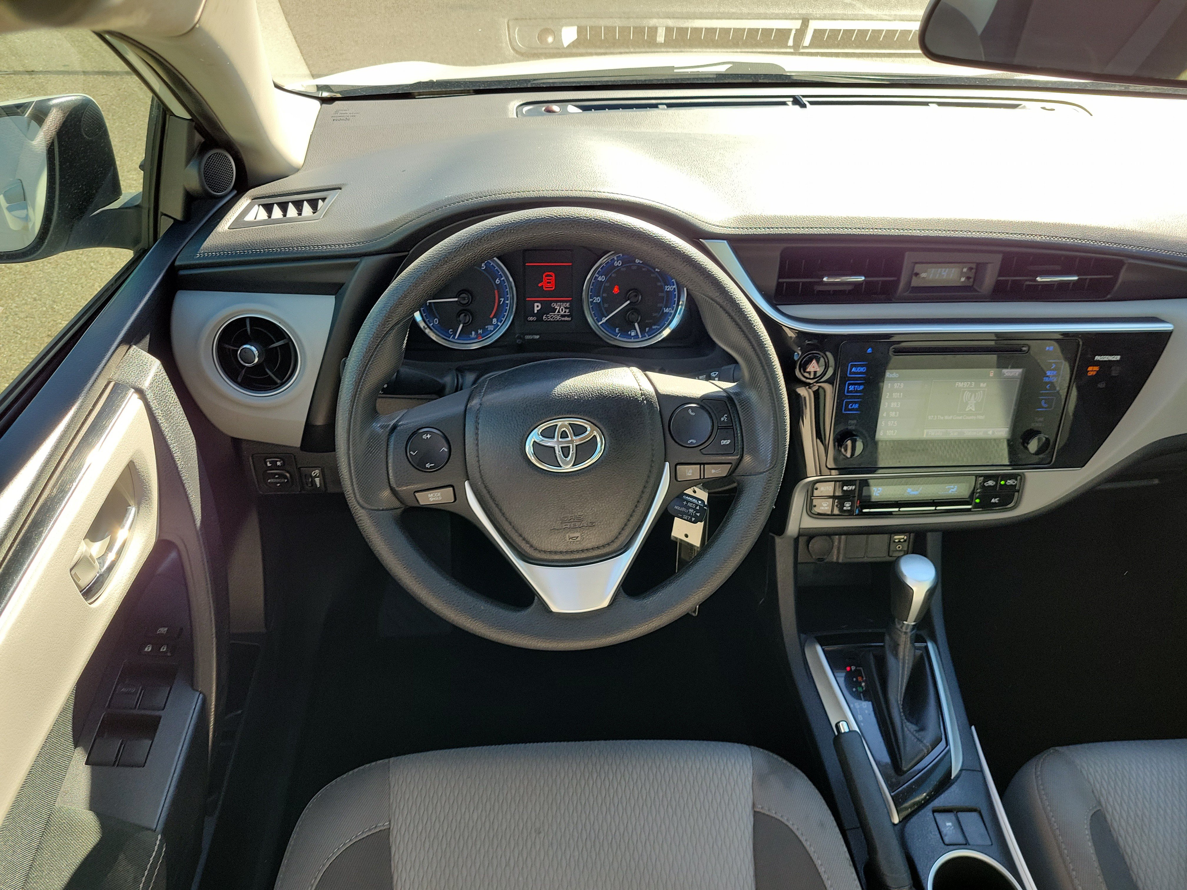Used 2017 Toyota Corolla LE w/ Carpet Mat Package (TMS) FWD image 9