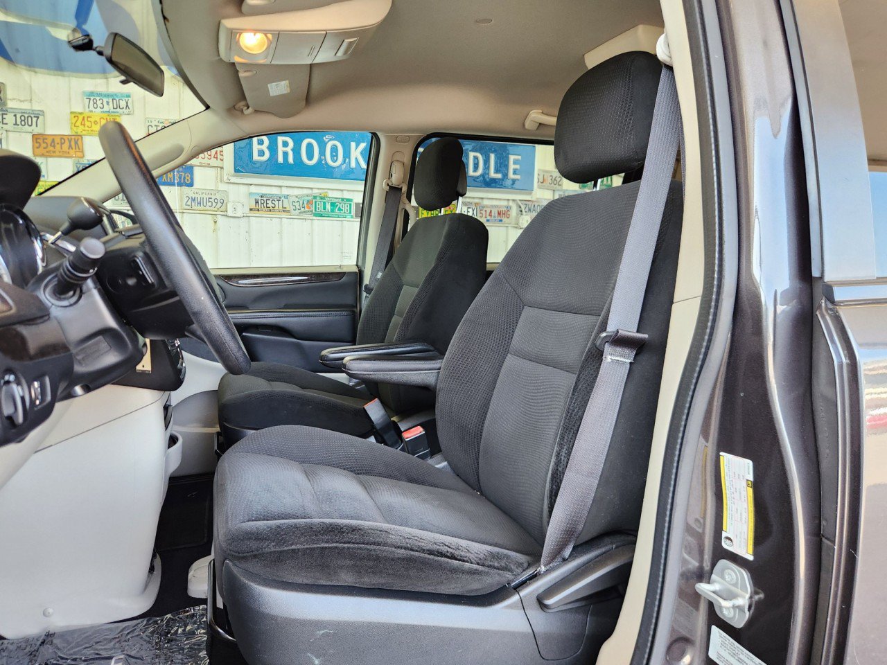 Used 2016 Dodge Grand Caravan SE w/ Quick Order Package 29E SE FWD image 4