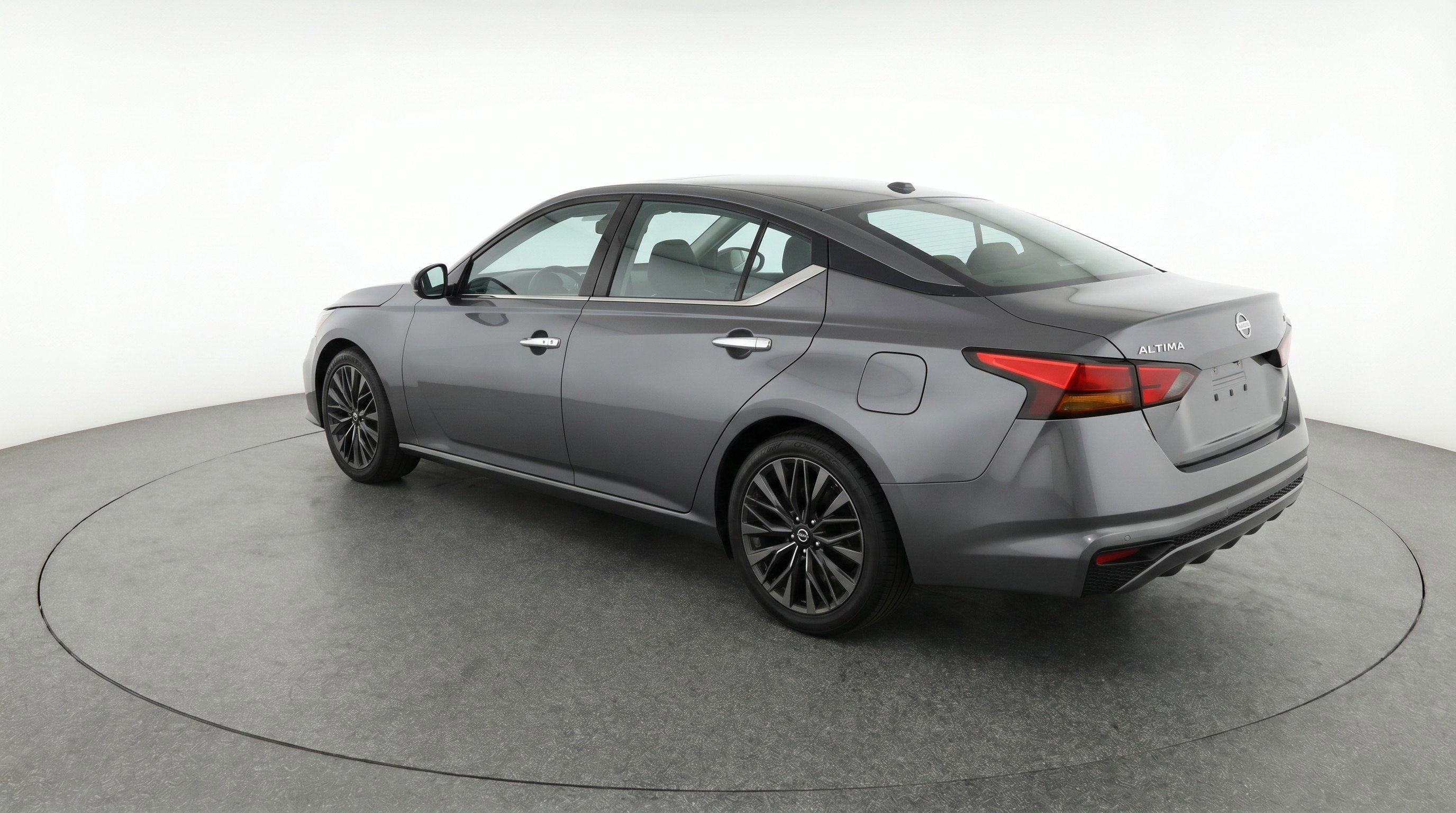 Used 2025 Nissan Altima 2.5 SV FWD image 6