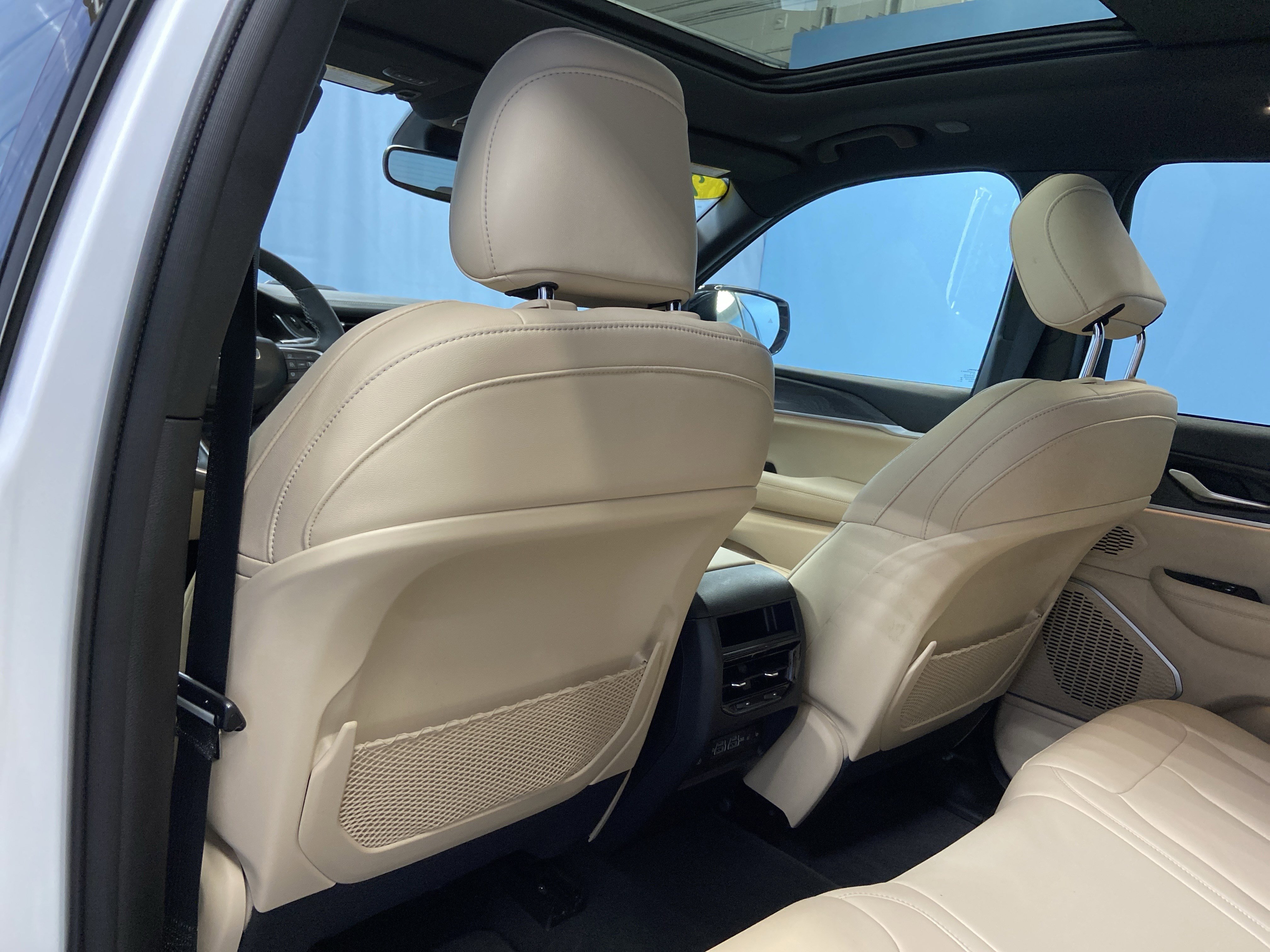 Used 2023 Jeep Grand Cherokee 4WD 4xe image 28