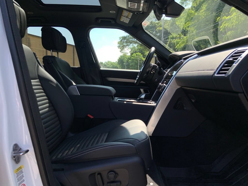 Certified 2025 Land Rover Discovery Dynamic SE AWD/4WD image 15