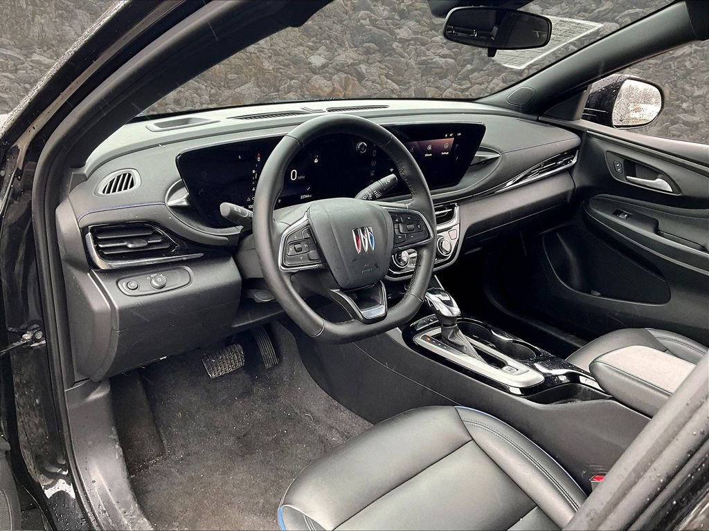 Used 2025 Buick Envista Sport Touring image 12