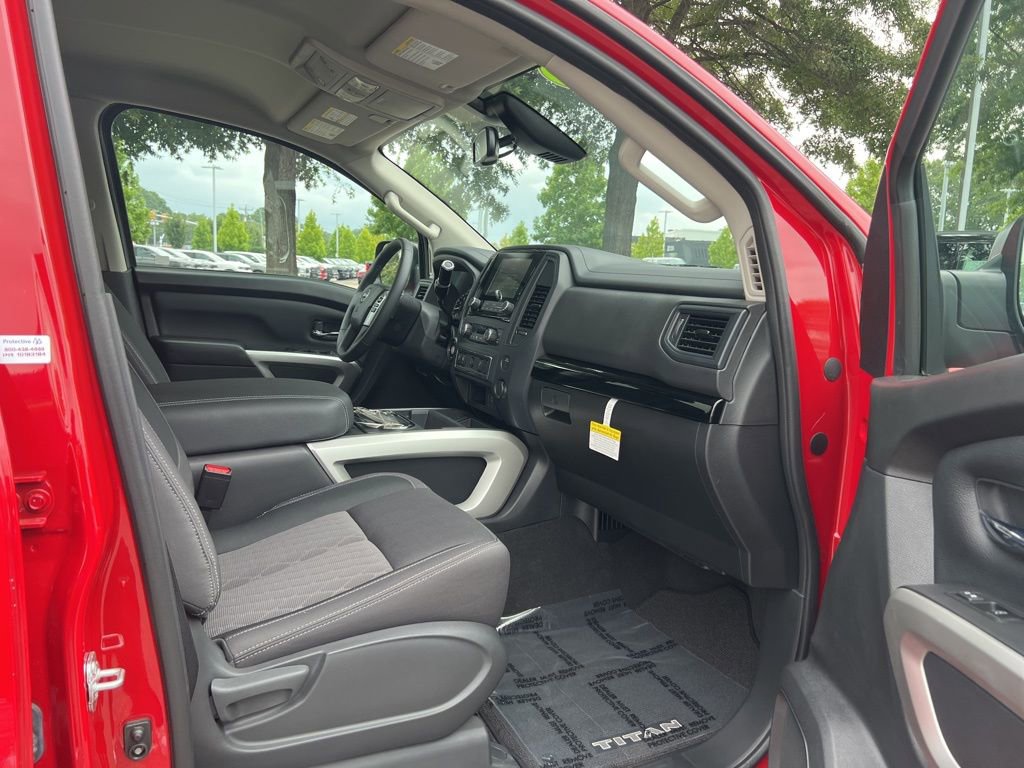 Used 2024 Nissan Titan SV w/ SV Convenience Package image 19
