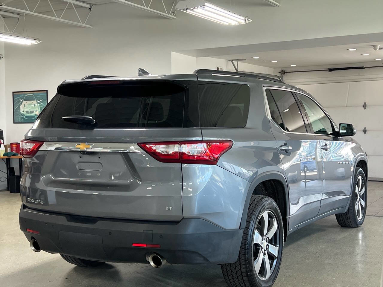 Used 2021 Chevrolet Traverse LT w/ LT Premium Package image 6