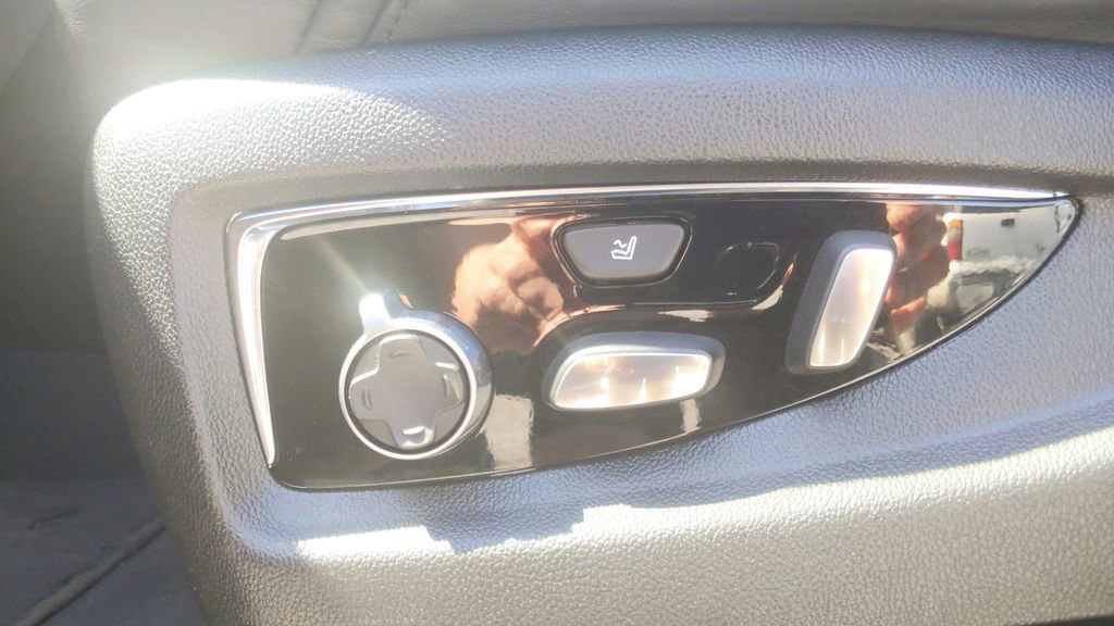 Used 2016 Cadillac Escalade Platinum image 19