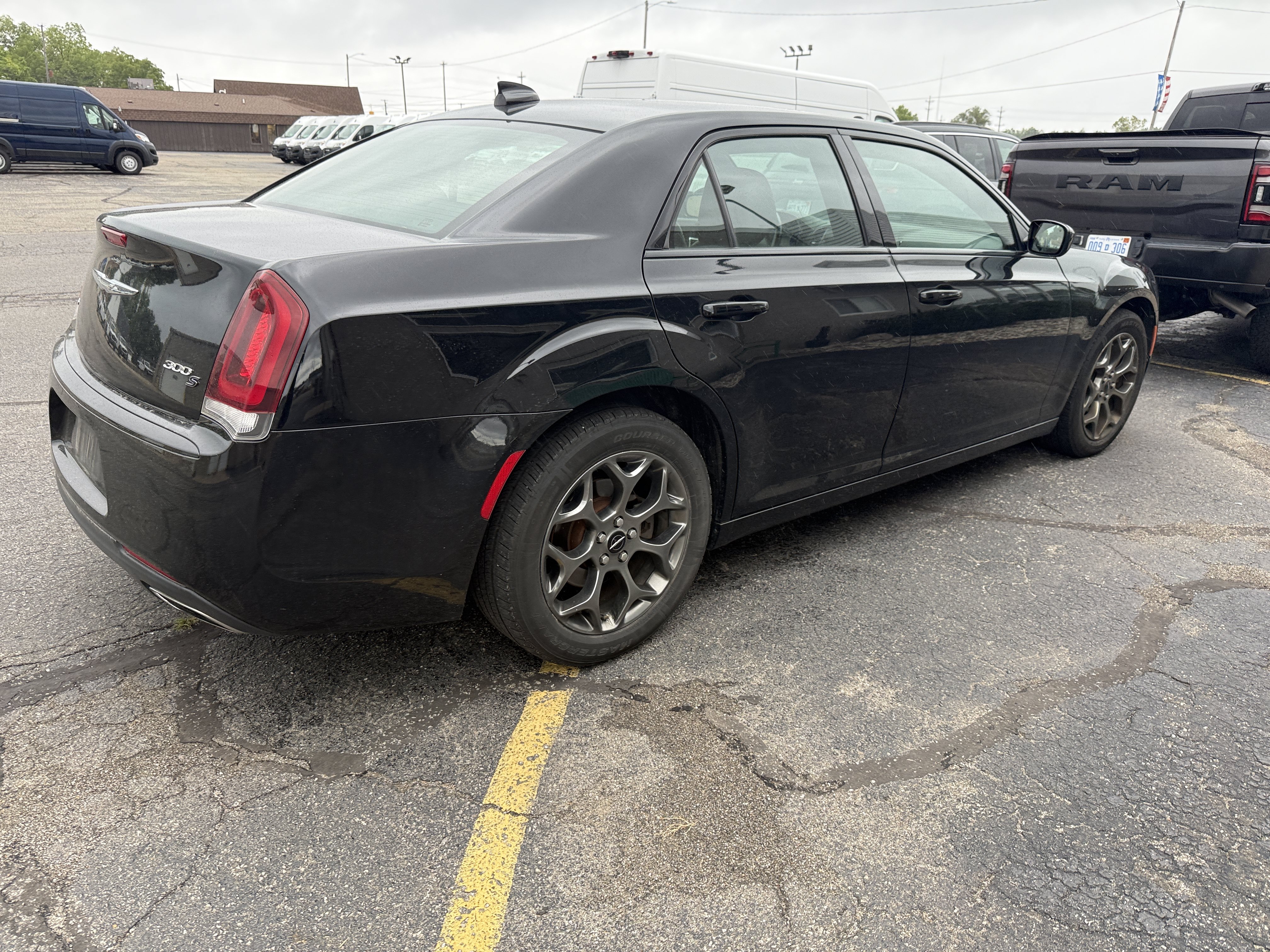 Used 2017 Chrysler 300 S AWD/4WD image 4