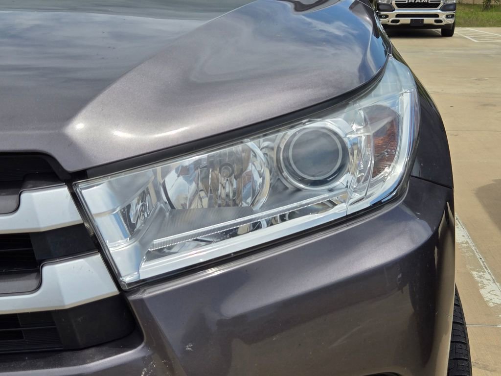 Used 2019 Toyota Highlander XLE AWD/4WD image 20