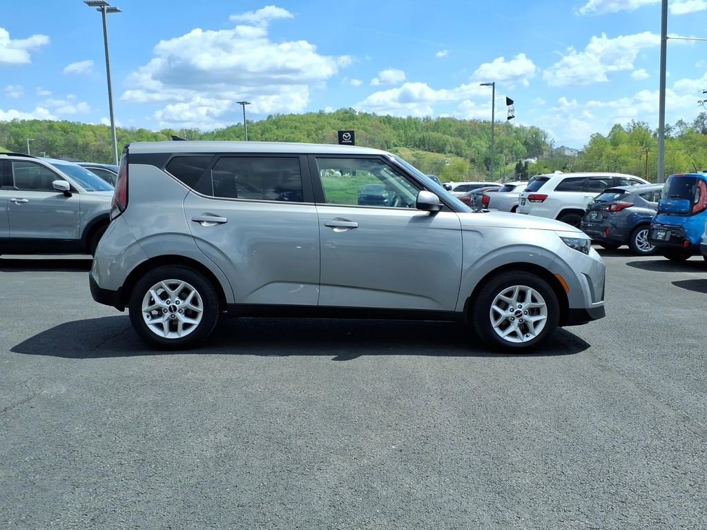 Used 2023 Kia Soul LX w/ LX Technology Package FWD image 6