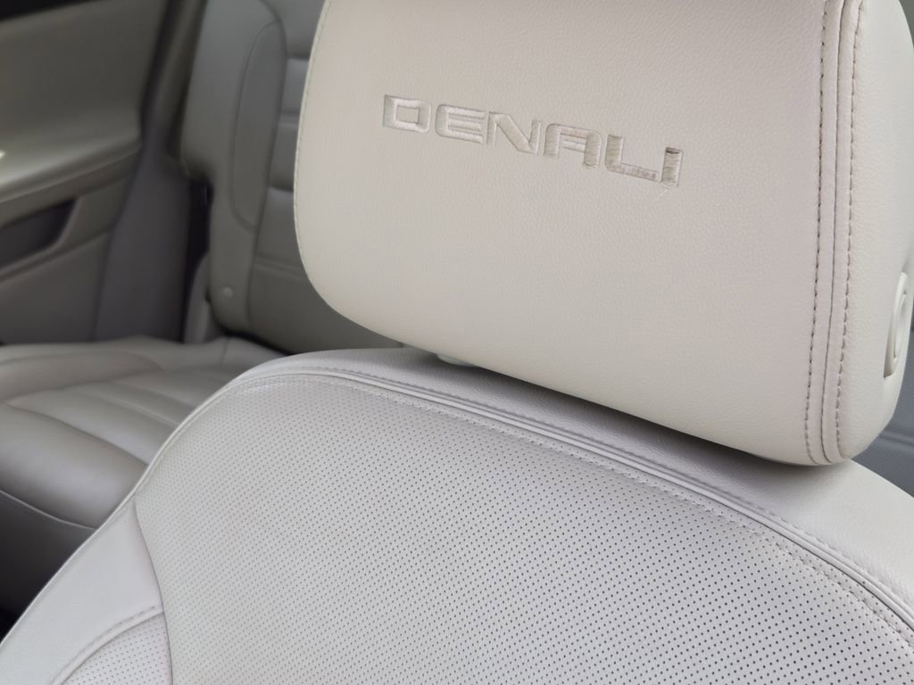 Used 2019 GMC Acadia Denali w/ Technology Package FWD image 15