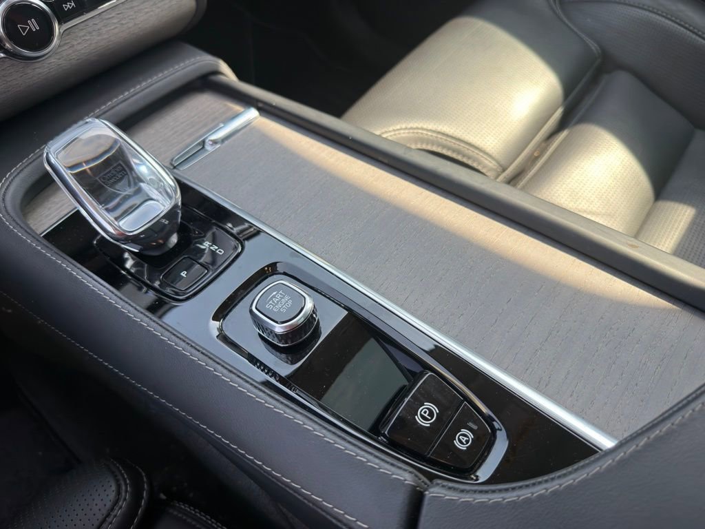 Used 2024 Volvo XC90 T8 Ultimate w/ Lounge Package image 32