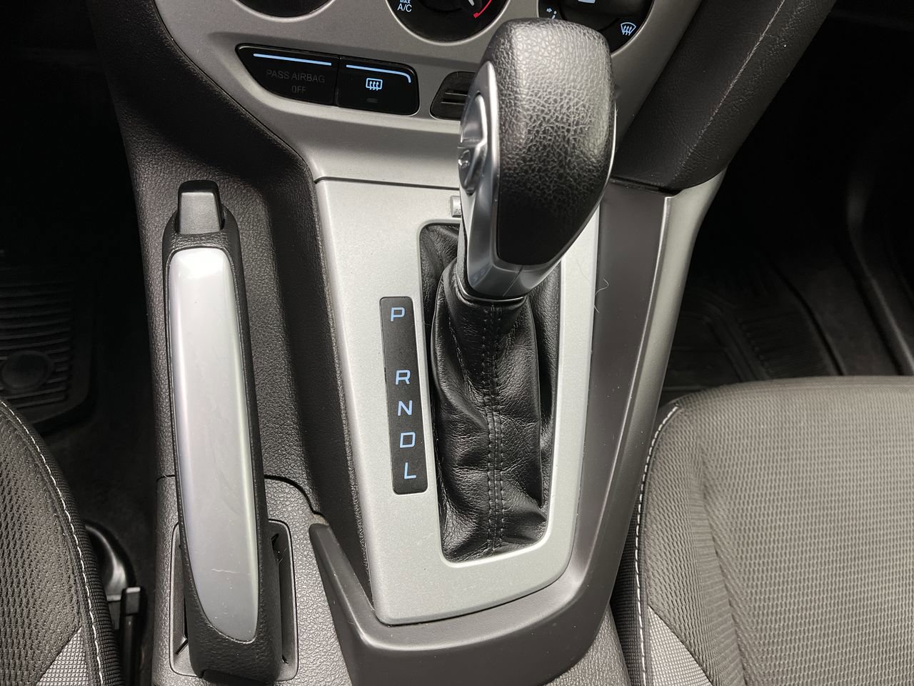 Used 2013 Ford Focus SE w/ SE Winter Pkg image 18