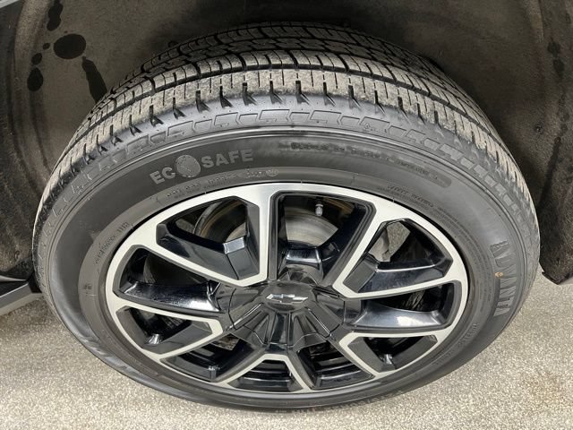 Used 2024 Chevrolet Suburban RST AWD/4WD image 15